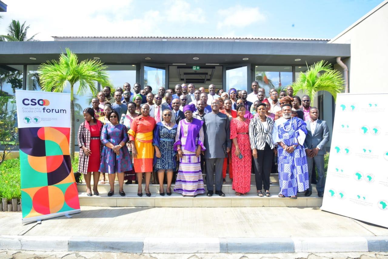 Participation de l'OPJEB au Forum de la Société Civile pour l'Afrique de l'Ouest : Donald ATREVY, Secrétaire Exécutif de l'OPJEB a porté la voix de la jeunesse de l'économie bleue africaine.